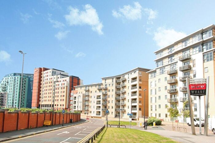 2 Bedroom Flat To Rent In Leeds, Uk, LS10