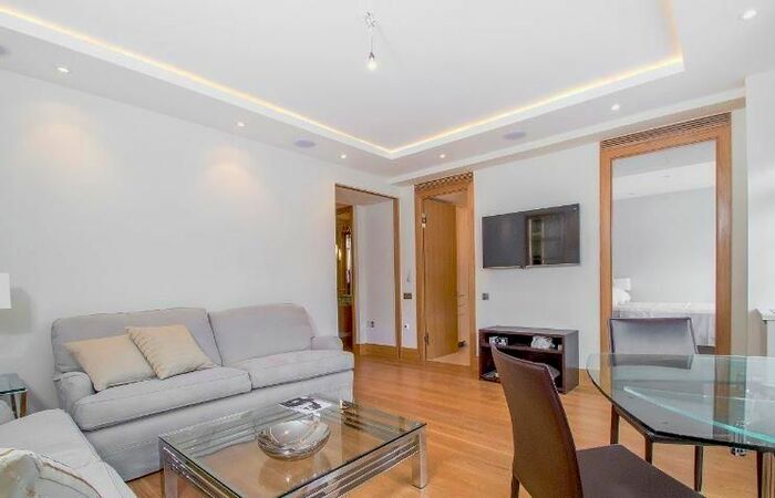 3 Bedroom Flat To Rent In Chiltern Street, Marylebone, London, W1U