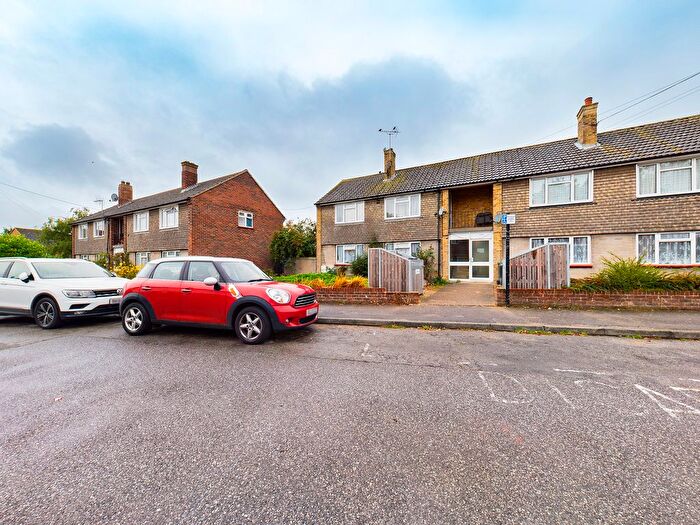 2 Bedroom Flat For Sale In St. Johns Crescent, Tyler Hill, Canterbury, CT2