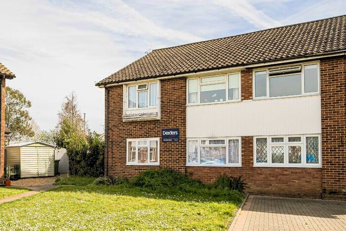 2 Bedroom Flat To Rent In Cedar Way, Sunbury-On-Thames, TW16