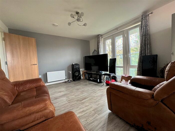 2 Bedroom Flat To Rent In Partridge Knoll, Purley, CR8