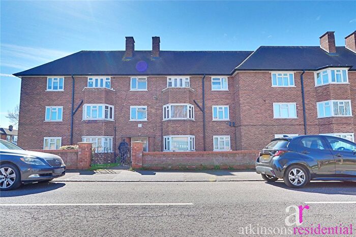 2 Bedroom Flat For Sale In Russell Road, Enfield, Middlesex, EN1