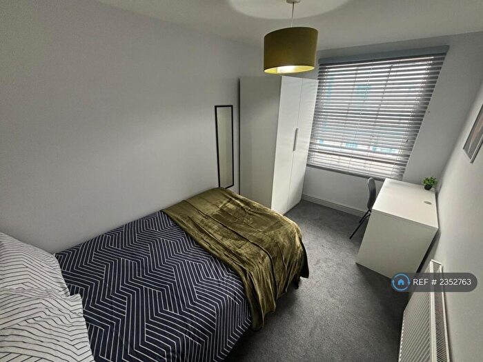 8 Bedroom Flat To Rent In Bath Street, Leamington Spa, CV31