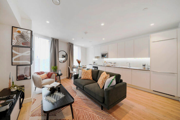 2 Bedroom Apartment To Rent In Lockgate Lodge, SE13