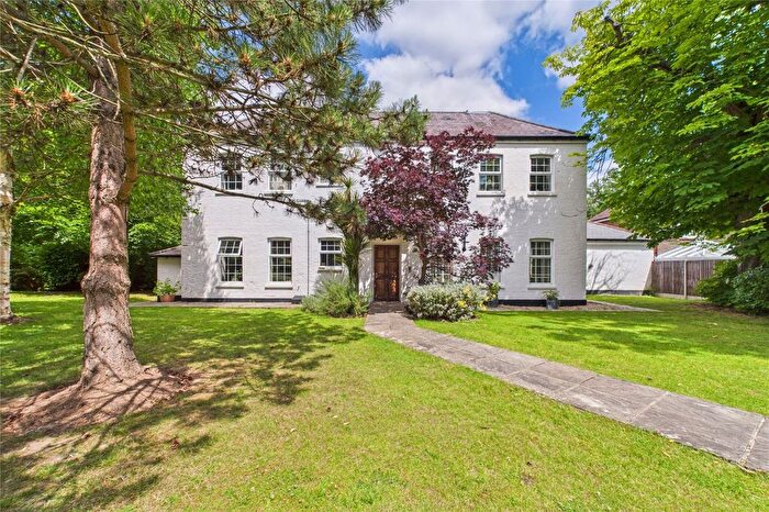 2 Bedroom Flat For Sale In Oxfordshire Place, Warfield, Berkshire, RG42