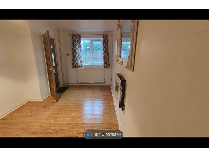 3 Bedroom Semi-detached House To Rent In Newton, Swansea, SA3