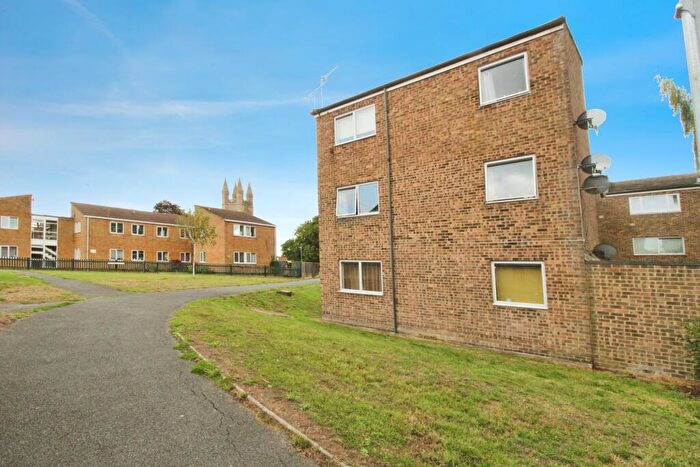 2 Bedroom Apartment For Sale In Parsonage Farm Close, Cricklade, SN6