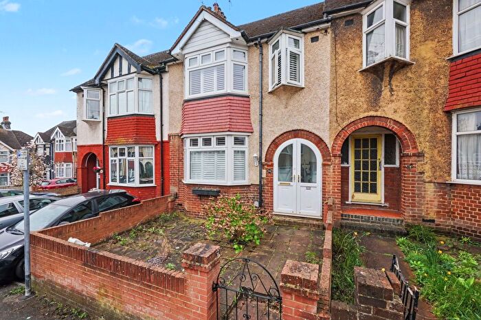 3 Bedroom Terraced House For Sale In Westmount Avenue, Chatham, ME4