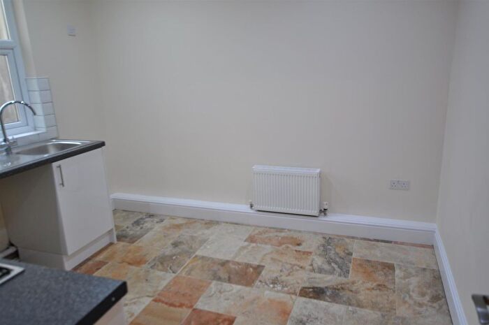 2 Bedroom Block Of Flats To Rent In Llangan Road, Whitland, SA34