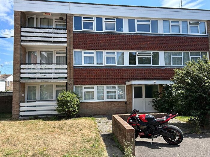 2 Bedroom Flat For Sale In Barcombe Close, Eastbourne, BN20