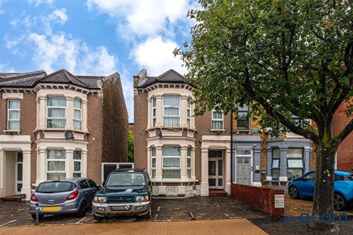 2 Bedroom Property To Rent In Pine Road, London, NW2