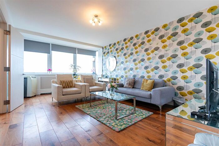 2 Bedroom Flat To Rent In Porchester Place, Hyde Park, W2
