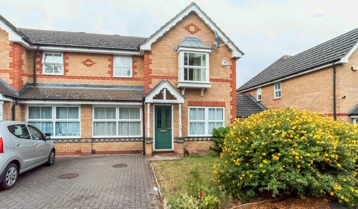 3 Bedroom Semi-Detached House To Rent In Catterick Close, London, N11