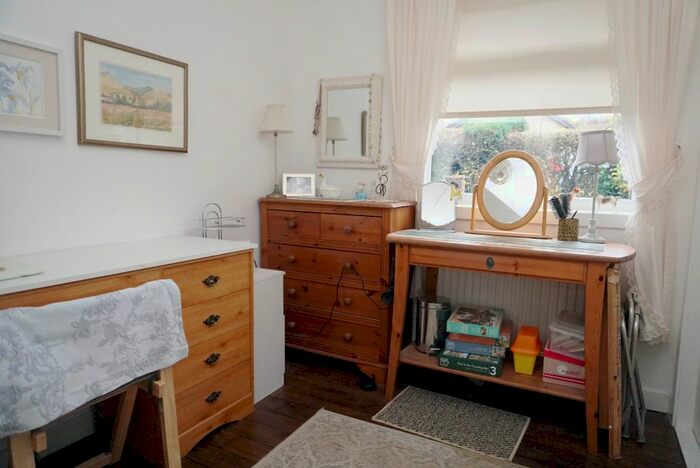 3 Bedroom Detached Bungalow For Sale In Dunrobin Crescent, Stewartfield, East Kilbride G74