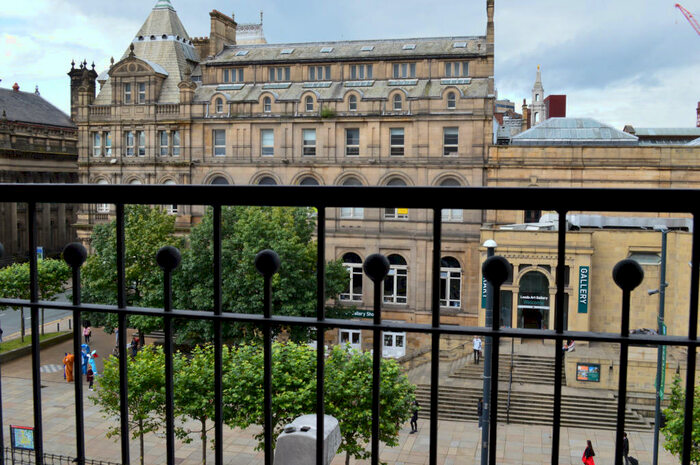 2 Bedroom Apartment To Rent In Victoria House, - The Headrow, Leeds, West Yorkshire, LS1