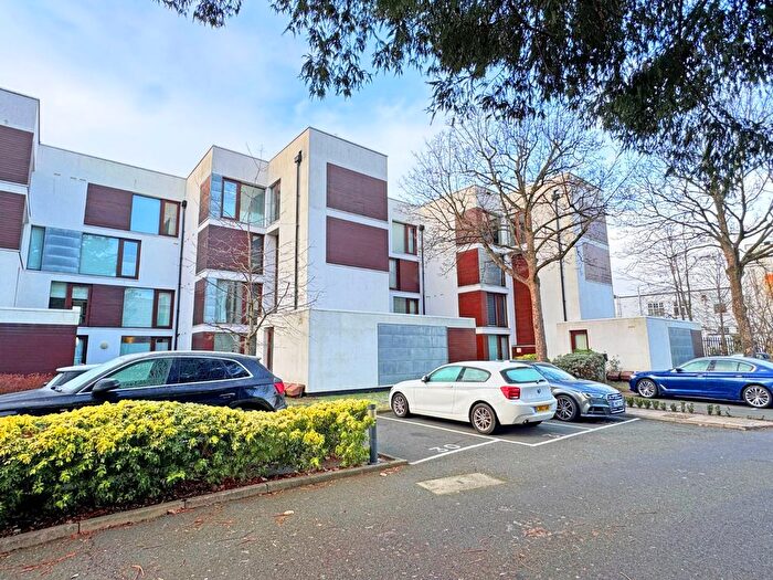 1 Bedroom Flat For Sale In Rivermead Close, Teddington, Middlesex, TW11