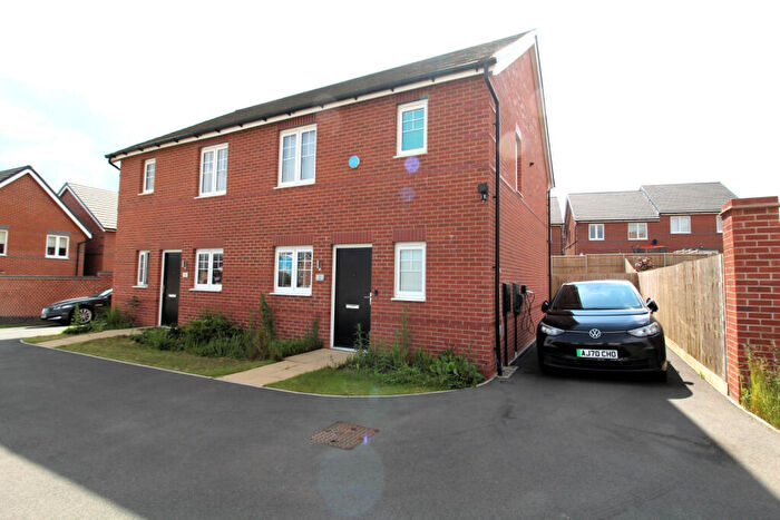 3 Bedroom Semi-Detached House To Rent In Newhall, DE11