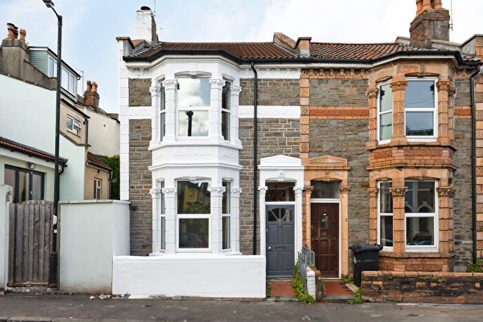 2 Bedroom End Of Terrace House To Rent In Rene Road - Easton, BS5