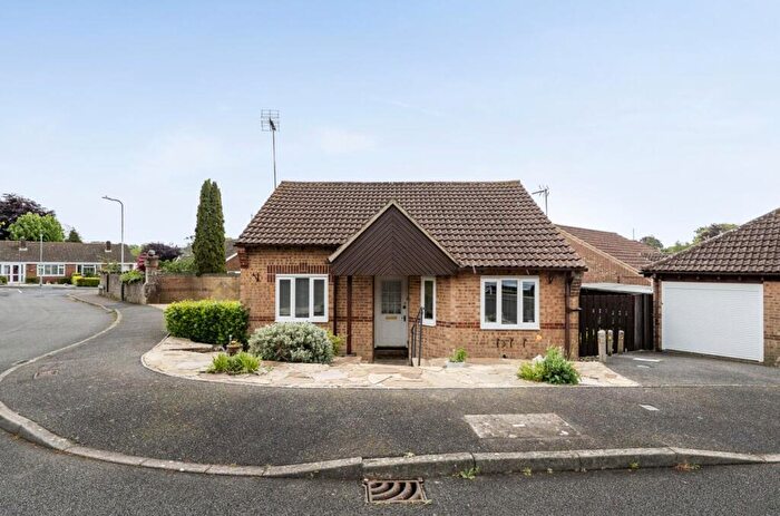 2 Bedroom Detached Bungalow For Sale In Mount Pleasant Close, Lyminge, CT18