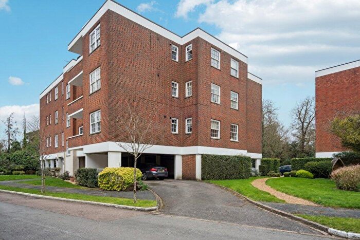 2 Bedroom Flat To Rent In Bulstrode Court, Gerrards Cross, Buckinghamshire, SL9