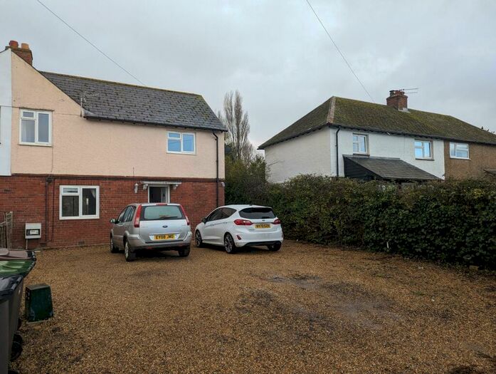 4 Bedroom House To Rent In Hayling Island, PO11