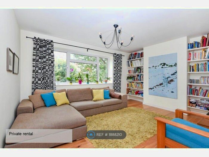 3 Bedroom Flat To Rent In Crescent Road, London, N8