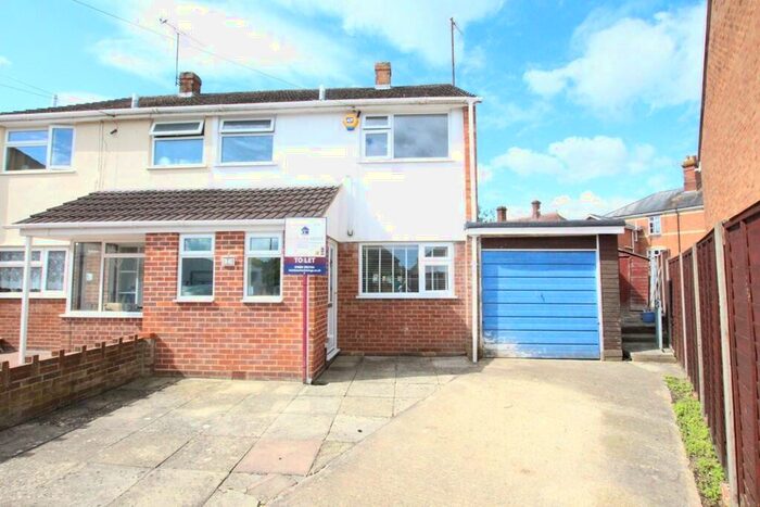 3 Bedroom Semi-Detached House To Rent In Cotswold Gardens, Tewkesbury, GL20