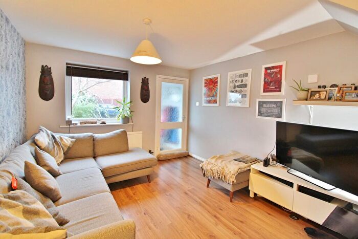 3 Bedroom Terraced House For Sale In Lechlade Gardens, Fareham, PO15