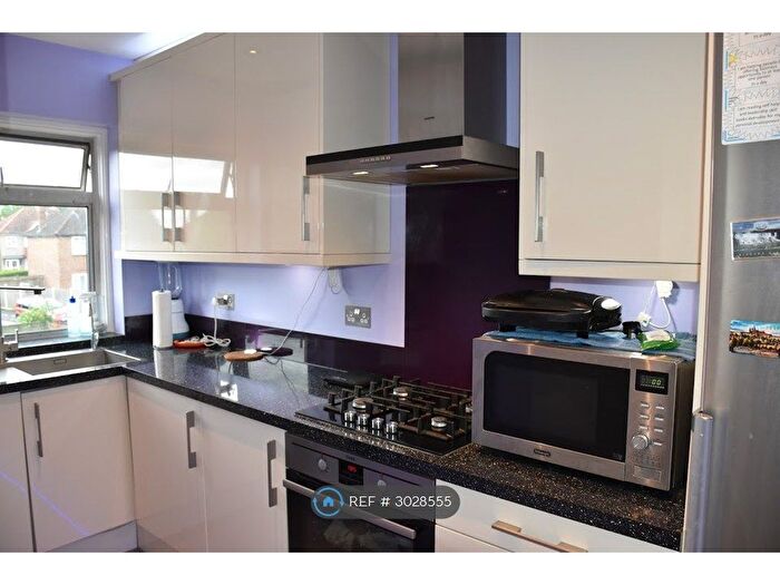 2 Bedroom Maisonette To Rent In Amesbury Road, Feltham, TW13