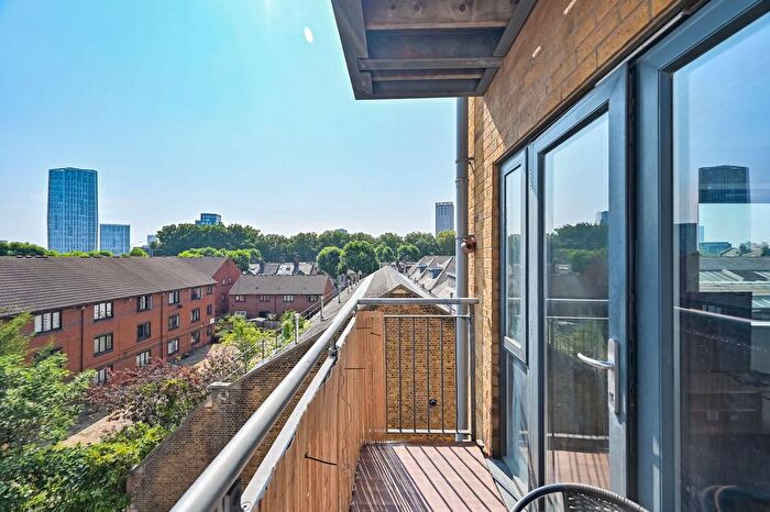 2 Bedroom Flat For Sale In Thomas Fyre Drive, Bow, London, E3