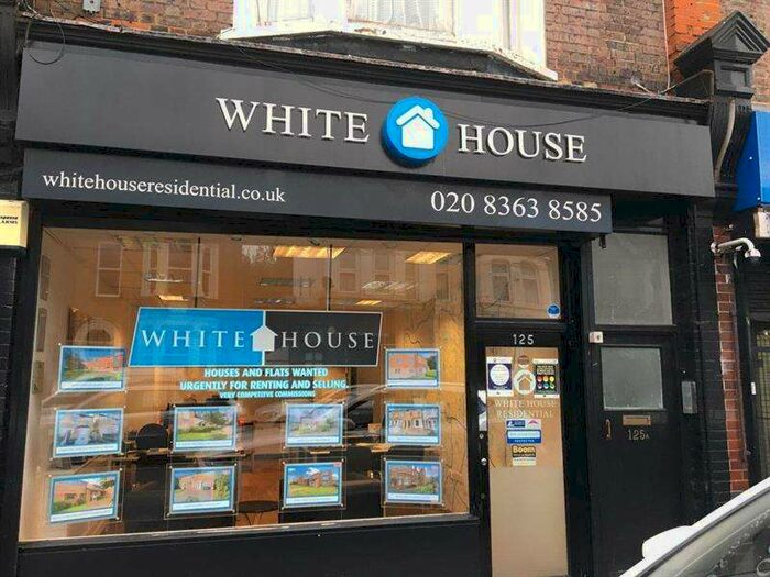 Office Commercial To Rent In Chase Side, Enfield, EN2