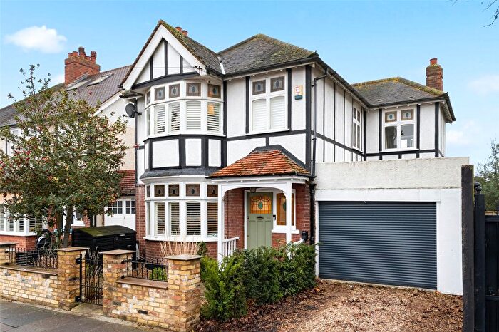4 Bedroom Detached House For Sale In Chudleigh Road, Twickenham, TW2