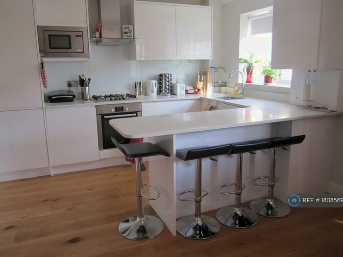 2 Bedroom Flat To Rent In St. Andrews House, London, SE16