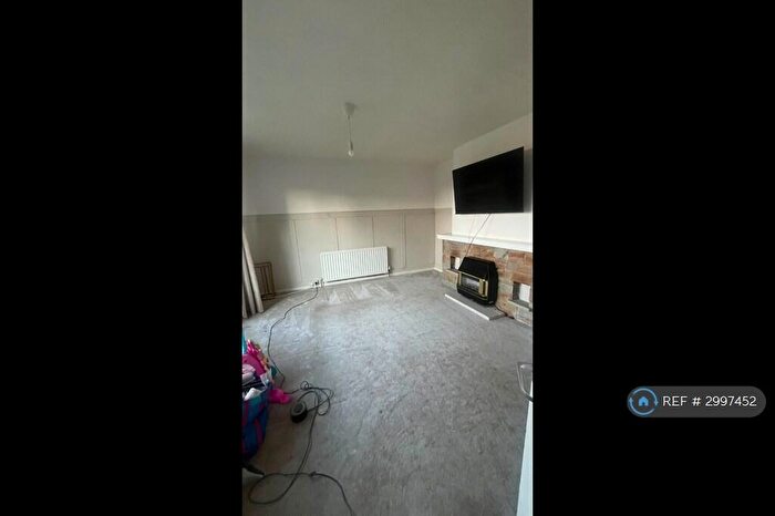 3 Bedroom Terraced House To Rent In Denbury Mount, Bradford, BD4