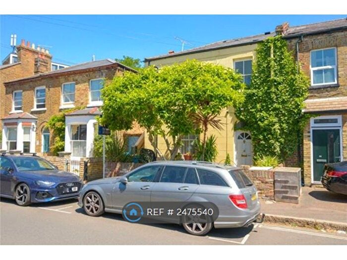 2 Bedroom Flat To Rent In Queens Road, Twickenham, TW1