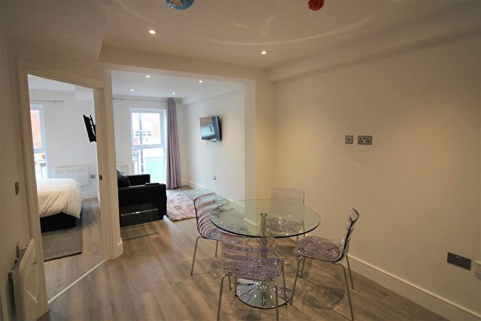 1 Bedroom Flat To Rent In Park Street, Camberley, GU15