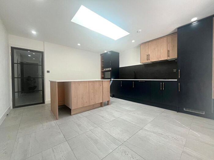 1 Bedroom Flat To Rent In School Road, Shirley, Solihull, West Midlands, B90