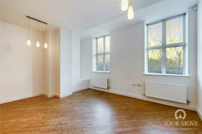 2 Bedroom Flat To Rent In Berrywood Drive, Northampton, NN5