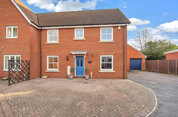 3 Bedroom Semi-Detached House For Sale In Northern Rose Close, Bury St. Edmunds, IP32