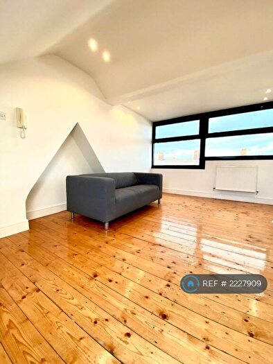 2 Bedroom Maisonette To Rent In Arran Street, Cardiff, CF24