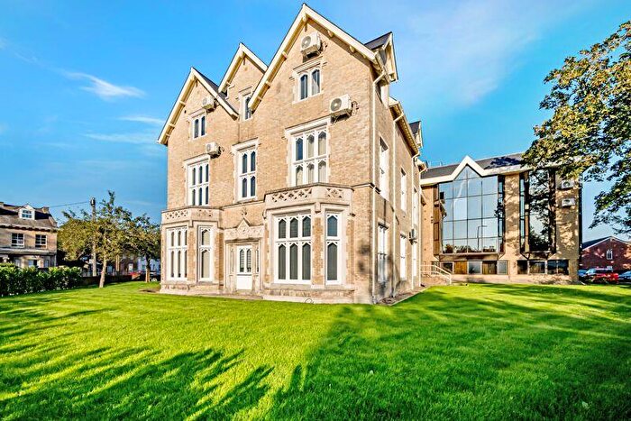 2 Bedroom Flat To Rent In Churchill House, London Road, Slough, SL3
