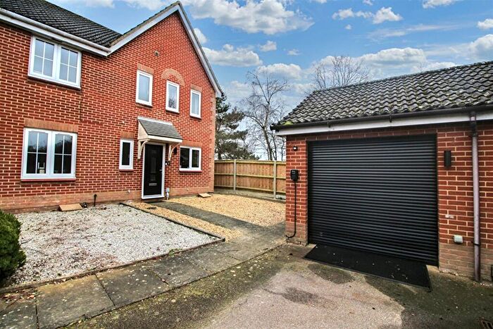 3 Bedroom End Of Terrace House For Sale In Stirling Close, Drayton, NR8