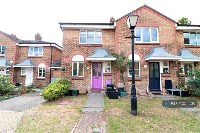 2 Bedroom Semi-Detached House To Rent In Parkside Close, London, SE20