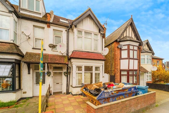 3 Bedroom Apartment To Rent In Bessborough Road, Harrow, HA1