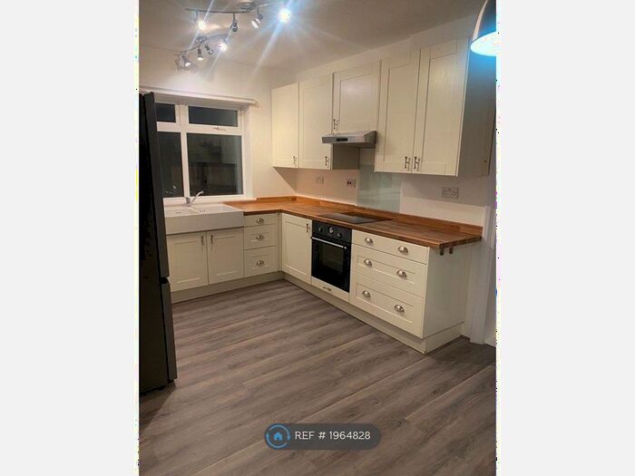 3 Bedroom Semi-Detached House To Rent In Clifton Road, Dunstable, LU6