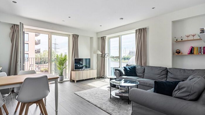 3 Bedroom Flat For Sale In Tyburn Gardens, Peto Street North, Canning Town, E16