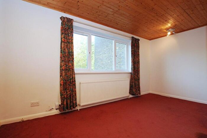 1 Bedroom Flat To Rent In Fladgate Road, Leytonstone, E11