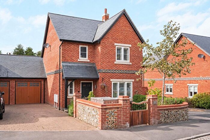 3 Bedroom Link Detached House For Sale In Horse Leys, Rotherfield Greys, Henley-On-Thames, RG9