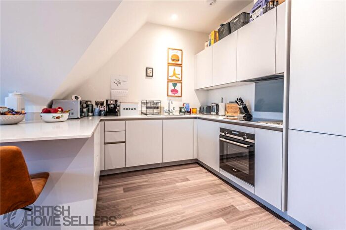 2 Bedroom Apartment For Sale In Yorke Road, Reigate, Surrey, RH2