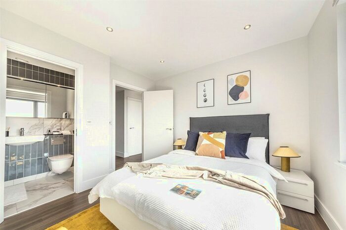 2 Bedroom Flat To Rent In Uncle Southall, Merrick Road, Southall, UB2